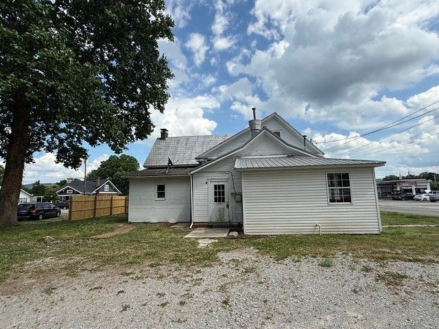 401 Cumberland St, E, Cowan, TN 37318