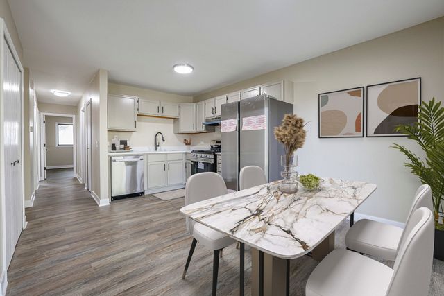 2366 South Street D, Elgin, IL 60123