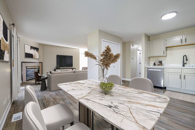 2366 South Street D, Elgin, IL 60123