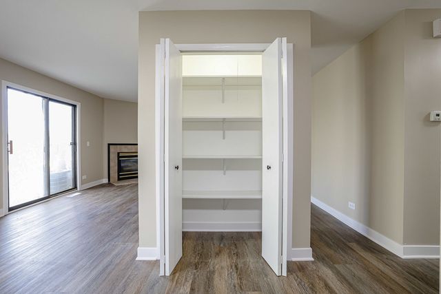 2366 South Street D, Elgin, IL 60123