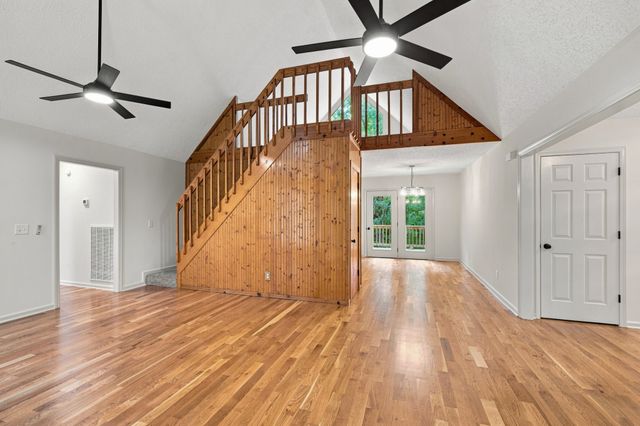 357 Twin Oaks Dr, Kingston Springs, TN 37082