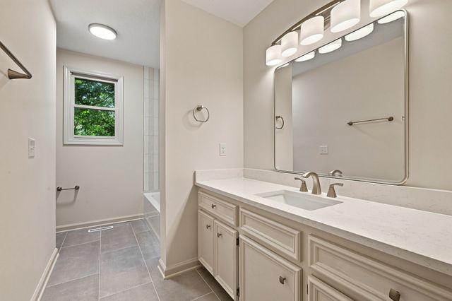 357 Twin Oaks Dr, Kingston Springs, TN 37082