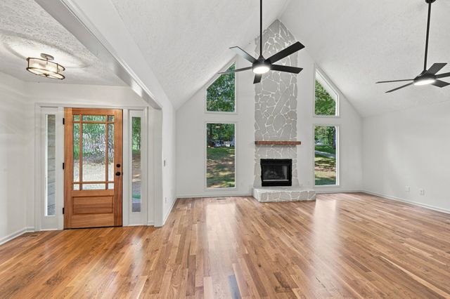 357 Twin Oaks Dr, Kingston Springs, TN 37082