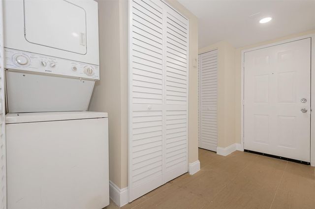 9951 Nob Hill Place 9951, Sunrise, FL 33351