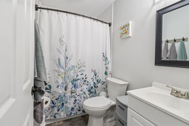 926 E 15th Street N, Newton, IA 50208