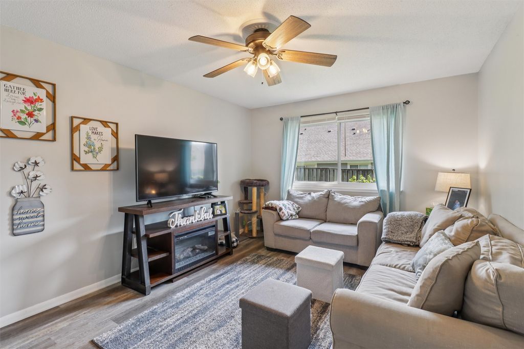 926 E 15th Street N, Newton, IA 50208