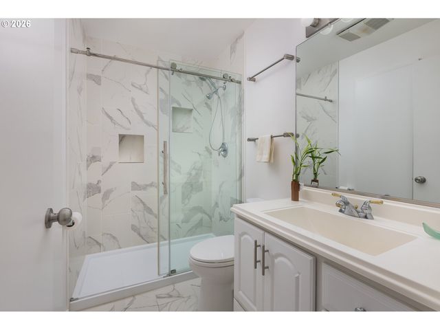 180 Se HIGHWAY 101 7, Lincoln City, OR 97367