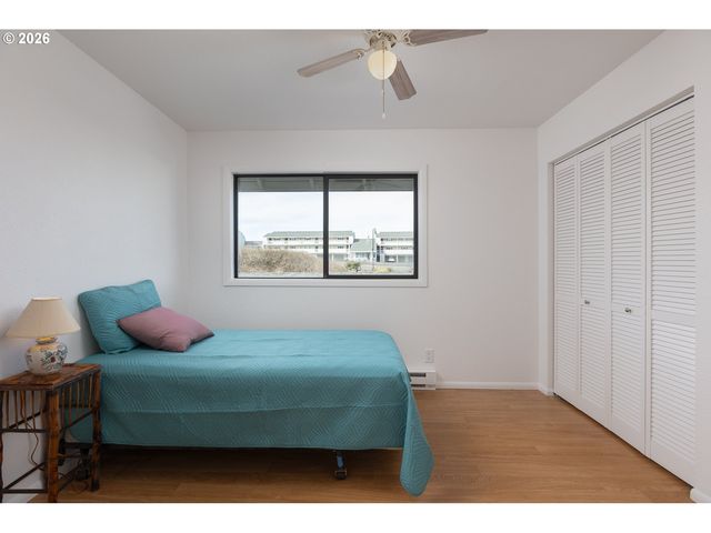 180 Se HIGHWAY 101 7, Lincoln City, OR 97367
