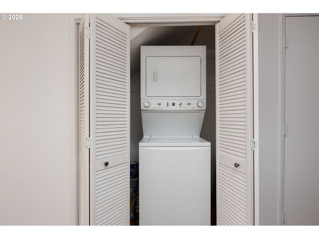 180 Se HIGHWAY 101 7, Lincoln City, OR 97367