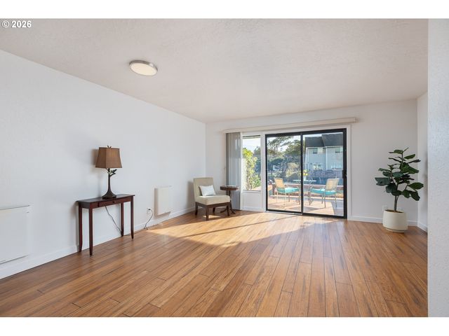 180 Se HIGHWAY 101 7, Lincoln City, OR 97367