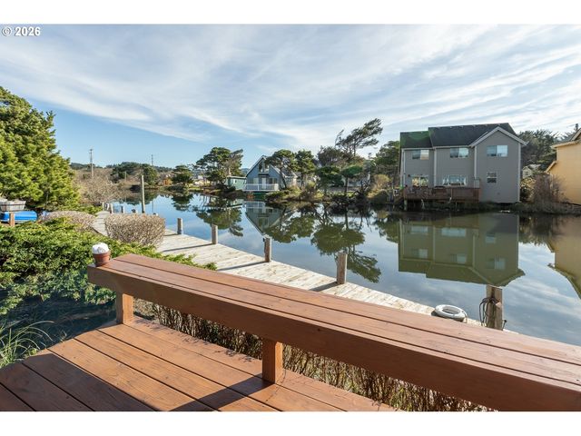 180 Se HIGHWAY 101 7, Lincoln City, OR 97367