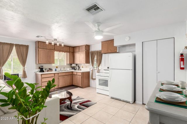 5921 E BOSTON Street, Mesa, AZ 85205