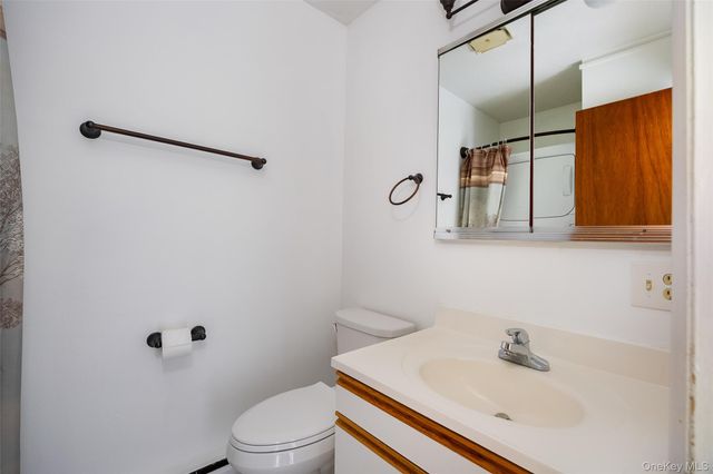 1004 Chelsea Cove S, Hopewell Junction, NY 12533