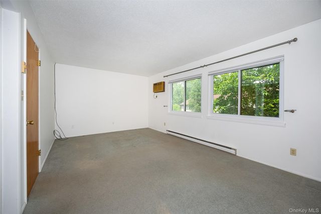 1004 Chelsea Cove S, Hopewell Junction, NY 12533