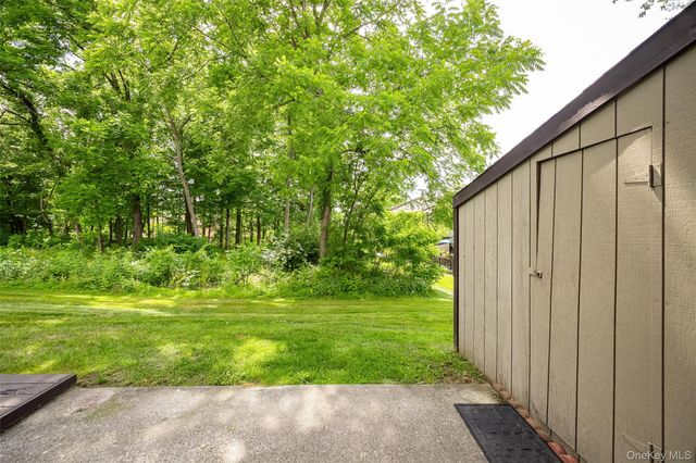 1004 Chelsea Cove S, Hopewell Junction, NY 12533