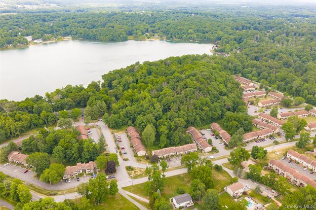 1004 Chelsea Cove S, Hopewell Junction, NY 12533