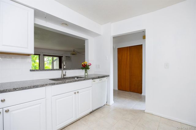 1004 Chelsea Cove S, Hopewell Junction, NY 12533