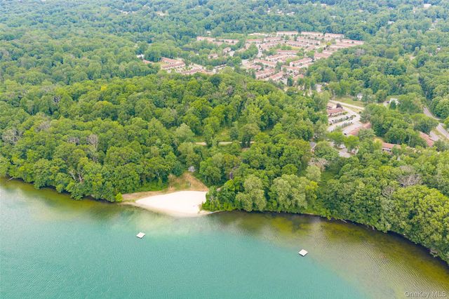 1004 Chelsea Cove S, Hopewell Junction, NY 12533