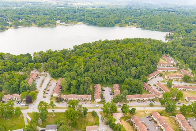1004 Chelsea Cove S, Hopewell Junction, NY 12533