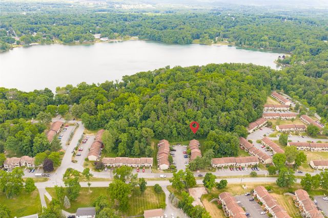 1004 Chelsea Cove S, Hopewell Junction, NY 12533