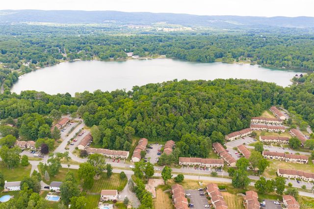 1004 Chelsea Cove S, Hopewell Junction, NY 12533