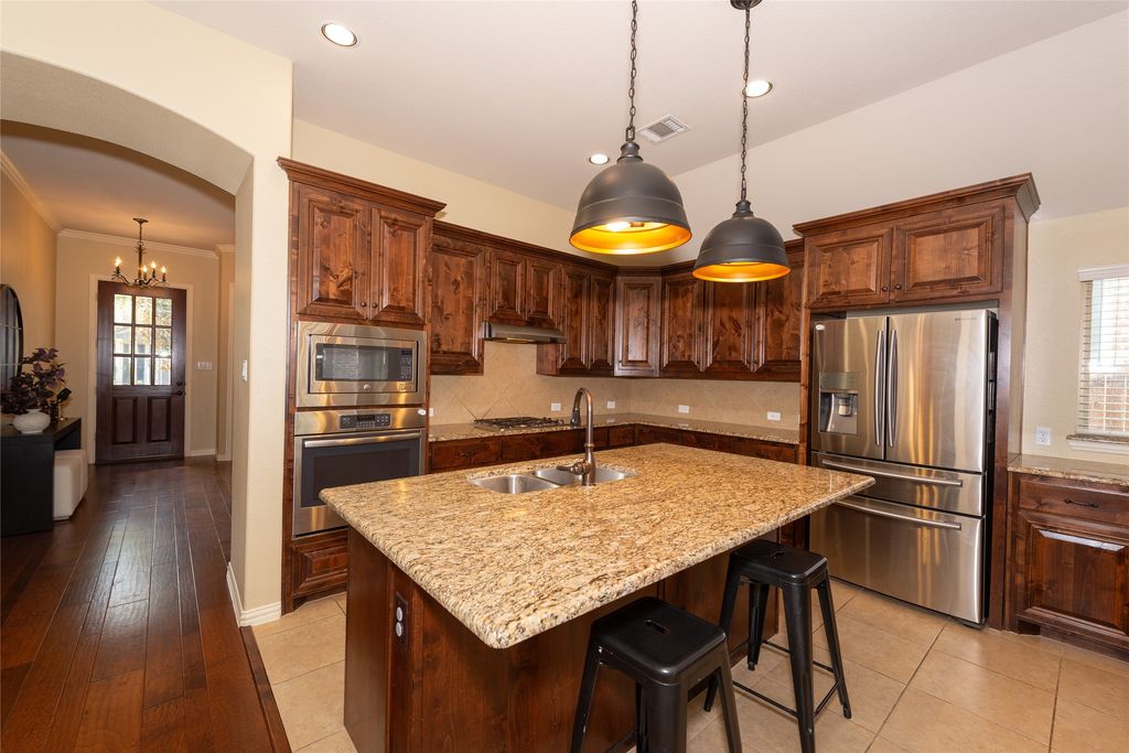 617 Rawlins Lane, Fort Worth, TX 76131 — photo 2