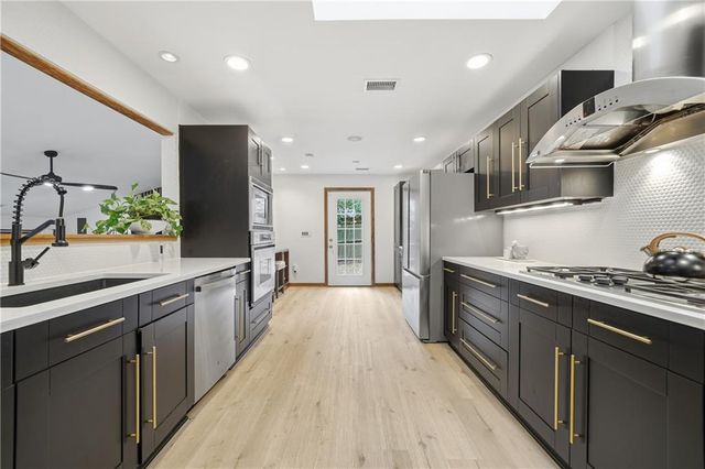 4256 Loch Highland NE Parkway, Roswell, GA 30075