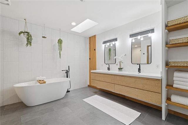 4256 Loch Highland NE Parkway, Roswell, GA 30075