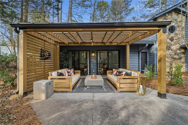 4256 Loch Highland NE Parkway, Roswell, GA 30075