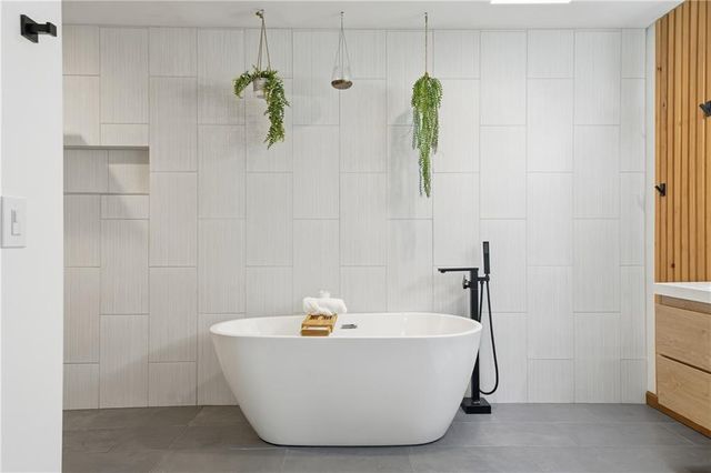 4256 Loch Highland NE Parkway, Roswell, GA 30075