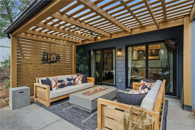 4256 Loch Highland NE Parkway, Roswell, GA 30075