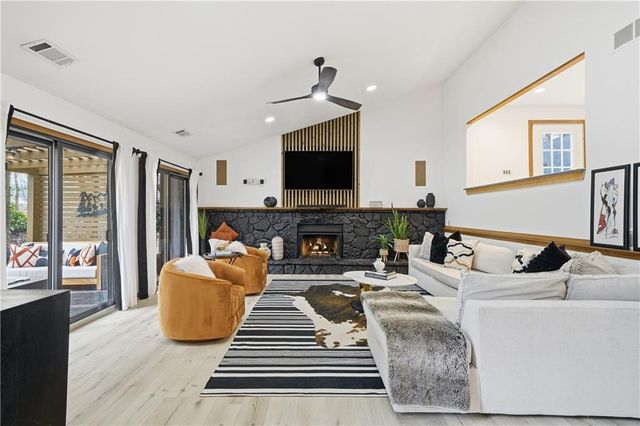 4256 Loch Highland NE Parkway, Roswell, GA 30075