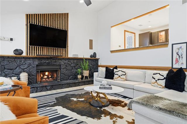 4256 Loch Highland NE Parkway, Roswell, GA 30075