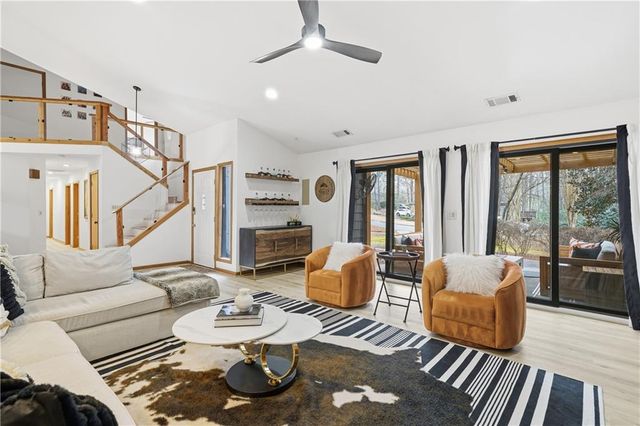 4256 Loch Highland NE Parkway, Roswell, GA 30075