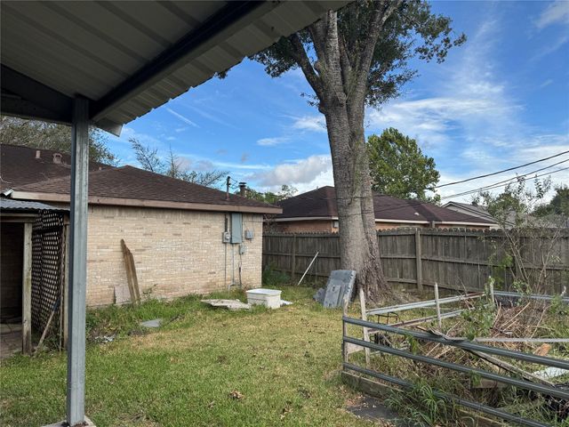 304 Brigadoon Lane, Friendswood, TX 77546