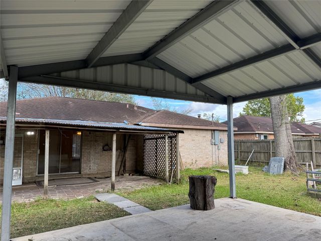 304 Brigadoon Lane, Friendswood, TX 77546
