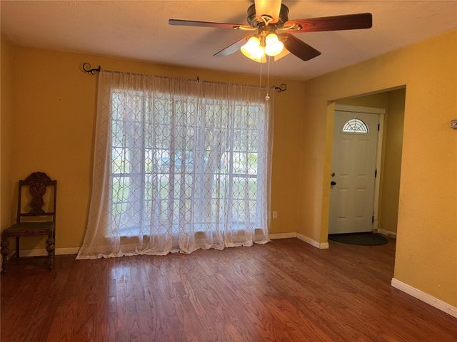 304 Brigadoon Lane, Friendswood, TX 77546