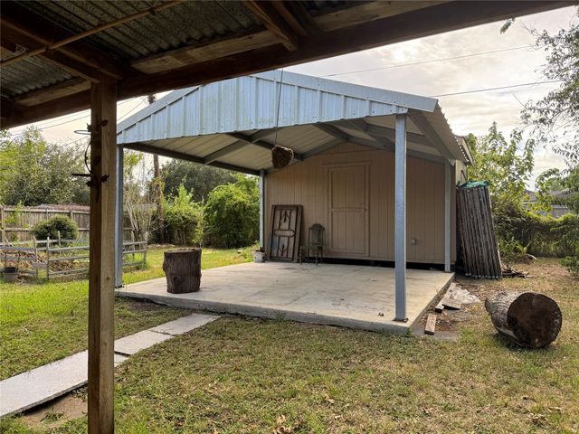 304 Brigadoon Lane, Friendswood, TX 77546