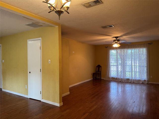 304 Brigadoon Lane, Friendswood, TX 77546