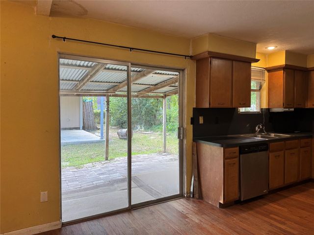 304 Brigadoon Lane, Friendswood, TX 77546