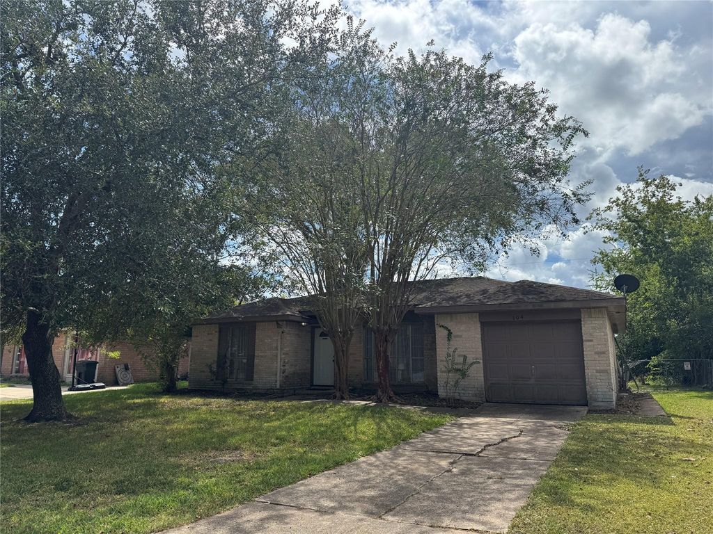 304 Brigadoon Lane, Friendswood, TX 77546