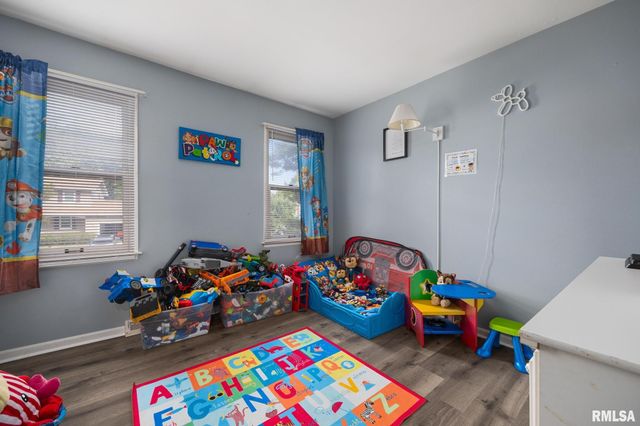 2635 N KINGSTON Drive, Peoria, IL 61604