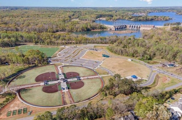 2013 Fuschia Court, Tega Cay, SC 29708