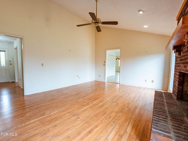 1024 Wandering Drive, Kingsport, TN 37660