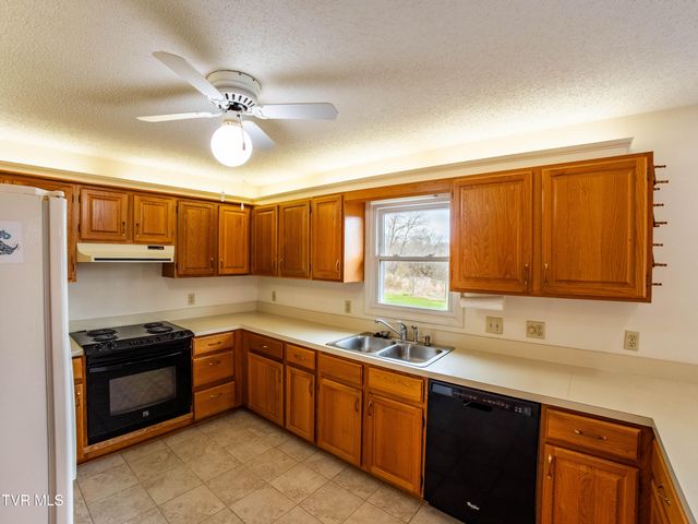 1024 Wandering Drive, Kingsport, TN 37660