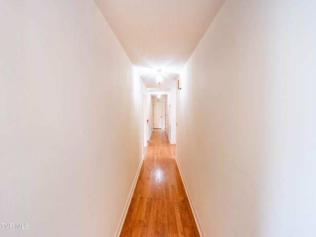 1024 Wandering Drive, Kingsport, TN 37660