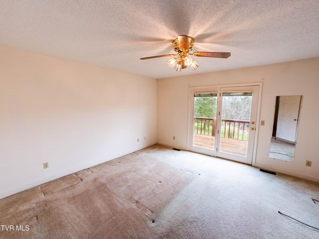 1024 Wandering Drive, Kingsport, TN 37660