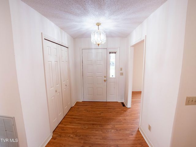 1024 Wandering Drive, Kingsport, TN 37660