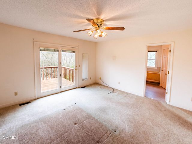 1024 Wandering Drive, Kingsport, TN 37660