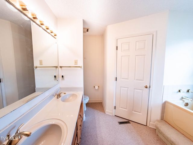 1024 Wandering Drive, Kingsport, TN 37660